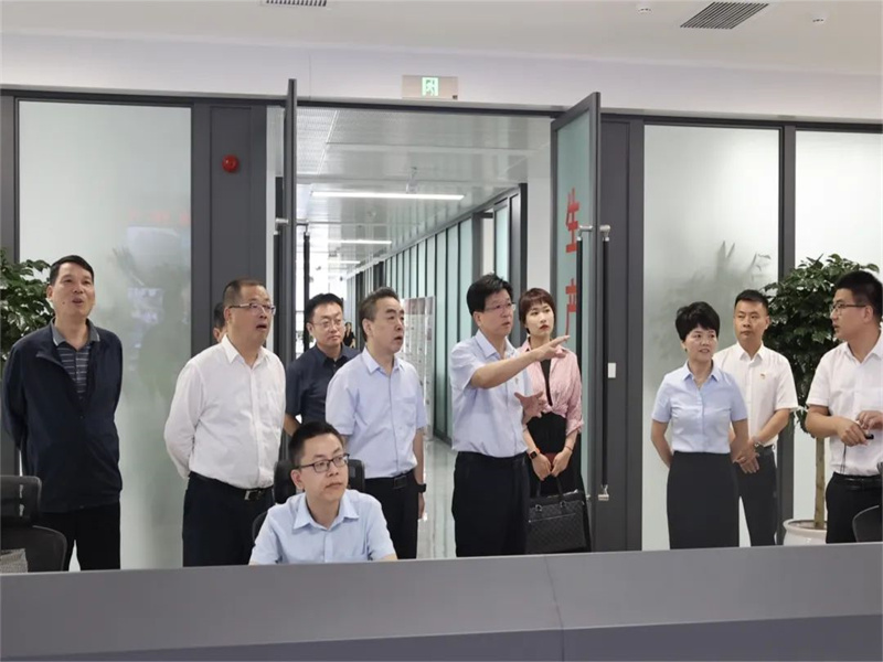 陜煤集團(tuán)審計部黨支部與公司機(jī)關(guān)經(jīng)營黨支部開展聯(lián)合主題黨日活動.jpg