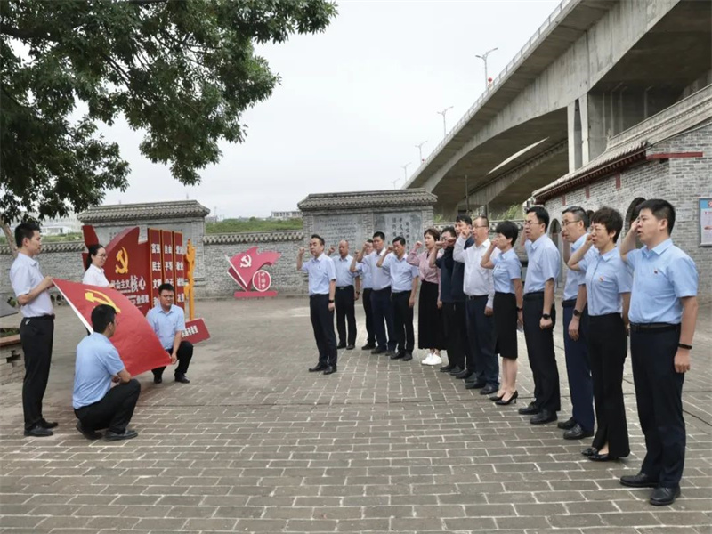 陜煤集團(tuán)審計部黨支部與公司機(jī)關(guān)經(jīng)營黨支部開展聯(lián)合主題黨日活動（3）.jpg